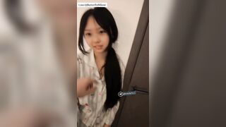 Đang chửi nhỏ bạn ai ngờ nó cho sờ vú