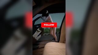 Clip Sex Gái xinh liếm chim đại gia trên xế hộp