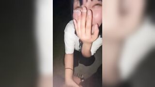 Học thêm buổi tối, ngứa cặc nhờ con bạn ra sục cho mà được bú luôn