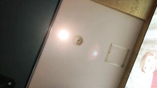 KHÔN VCL, cố tình để máy dưới sàn soi quần lót nhân viên phục vụ #2