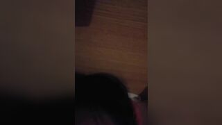 Nghịch đủ trò với con bạn thân say rượu ngủ như chết