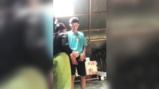 Thằng cháu 17 tuổi nứng cặc nhờ dì họ sục cặc 1 hồi đụ dì luôn.