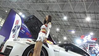 quay lén quần lót người mẫu xe nhìn nứng nuốn nổ con cặc - phần 2