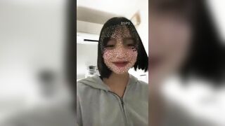Cô học sinh dễ thương tự sướng thủ dâm