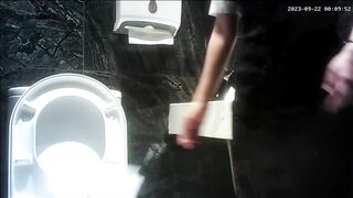 cammara quay lén nhà WC nữ gái xinh toàn gái non tơ - phần 4