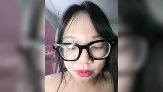 Gái dâm chubby vú to lồn múp chảy nước thủ dâm bằng cu giả dâm đãng