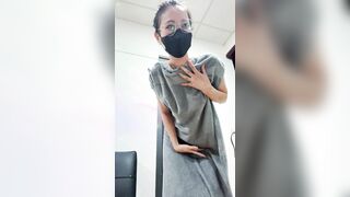 Gái dâm hàng ngon tắm rửa lồn sạnh sẽ thơm phức