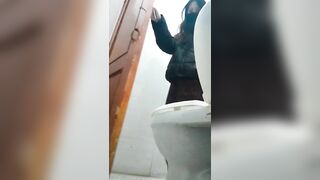 cammara ẩn Quay Lén WC các em xinh tươi nhìn nứng cặc - phần 17