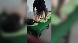 Masage cho chị mbbg tụt quần ra sục cú bắn đầy lồn phần 2
