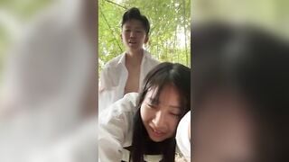 hai em học sinh rủ nhau ra lũy tre địt nhìn con bé non quá