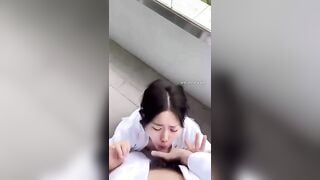 đang đi biển mà em lại đòi ra ban công đòi anh xuất vào mồm