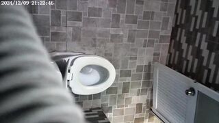 đặt cammara siêu nhỏ trong WC quán cafe quay lén gái - phần 2
