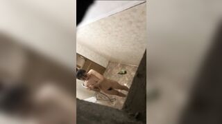 qua nhà chơi rình đứa cháu kính cận vú to tắm