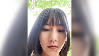 Gái xinh vú to hồng khoe hàng trong công viên bị chú bảo vệ nhìn thấy ngại đỏ mắt