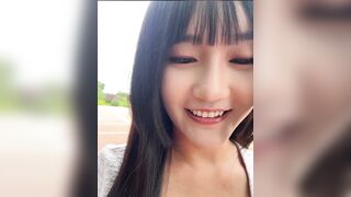 Gái xinh vú to hồng khoe hàng trong công viên bị chú bảo vệ nhìn thấy ngại đỏ mắt