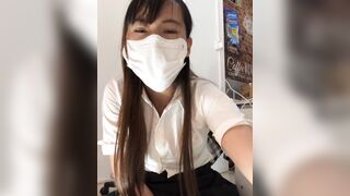 Gái dâm vừa bán nước vừa thủ dâm móc lồn phụt nước như mưa dâm đãng