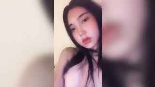 Gái xinh 2k7 khoe vú cho các chú xem