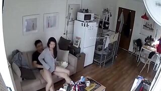 đang xem cam phát hiện bà chị họ dẫn trai về địt