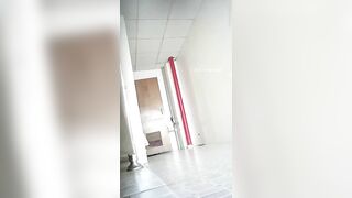 đặt cammara ẩn WC công cộng toàn các bé loli xinh tươi - phần 1