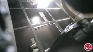 đặt cammara ẩn WC công cộng toàn các bé loli xinh tươi - phần 5