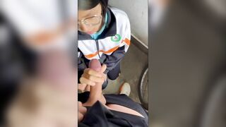 Thầy giáo gạ bé học sinh lớp 11 bú cu ở trường