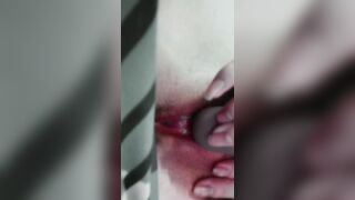 Cận cảnh bé teen thủ dâm cái lồn zin chảy nước