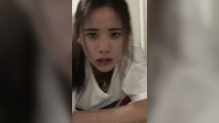 Doggy em ghệ xinh dâm trước gương làm em sướng phải bặm môi cắn răng chịu đựng