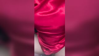 Chơi em áo đỏ lắm lông còn lắm nước