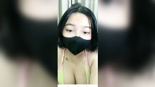 Em chuppy lên live khoe hàng múp rụp