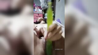 bé nó lấy cái gì cà bím kia dâm này mà địt thì sướng lắm