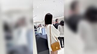 gái xinh dạo phố bị quay lén quần lót nhìn nứng cặc - phần 1