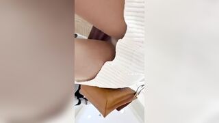 gái xinh dạo phố bị quay lén quần lót nhìn nứng cặc - phần 1