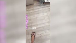 Thấy em vợ lên đồ đi chơi anh rể ra tay dạy dỗ