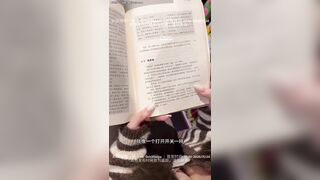 Thư viện góc khuất, sách sinh lý lật đến chương sinh sản, tôi đã ướt sũng.