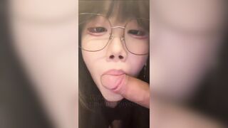 Gái xinh đam mê bú cu