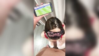 Bạn thân rủ sáng xem đá bóng