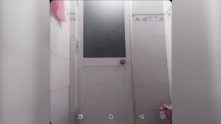 bé loli mới lớn tự thủ dâm rồi gửi cho trai xem
