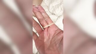 Móc lồn cô bạn thân đang ngủ