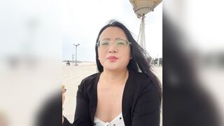 Gái dâm ra công viên thủ dâm khoe hàng trước mặt người lạ phần 1