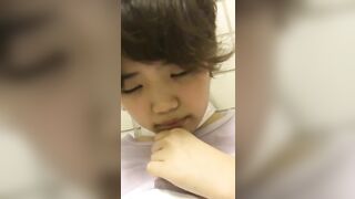 Mới dụ được em học sinh cấp 3 vào nhà vệ sinh(1)