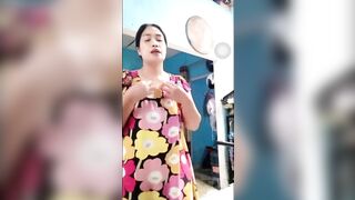 Chị gái dâm vú to lồn dâm khoe hàng cho toy vào lồn dâm đãng