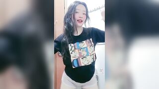 Gia mỹ 2k6 nhảy khoe lồn cực múp