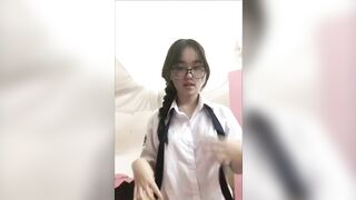 Nữ sinh kính cận dâm hết phần thiên hạ