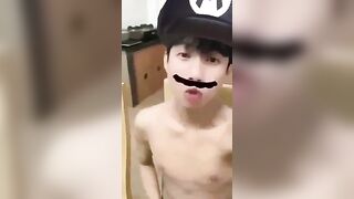 Thanh niên quay tiktok lòi cu