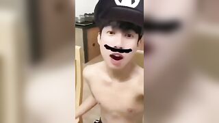 Thanh niên quay tiktok lòi cu