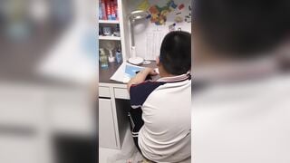 Bà mẹ dâm đãng thủ dâm khi con trai học bài p1