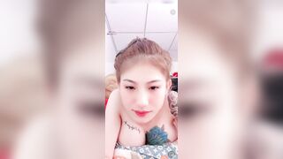 Phòng live show hàng của idol tiktok Huỳnh Bảo Trân bím múp hồng cặp bưởi siêu bự #2