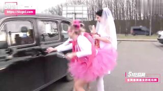 Cô dâu cùng hội b dâm đãng trg ngày cưới k lên xe hoa mà lên FAKE TAXI để đụ ng lạ