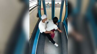 Đụ nhau ở cuối toa tàu