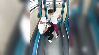 Đụ nhau ở cuối toa tàu